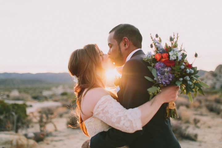 sunset wedding kiss joshua tree