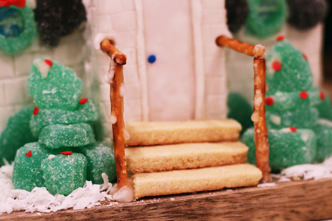 stairs-to-gingerbread-house-detail