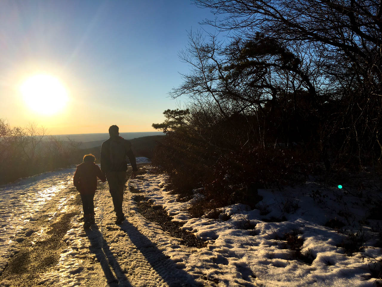 christmas-hiking-in-new-york-minnewaska-state-park-sams-point-15