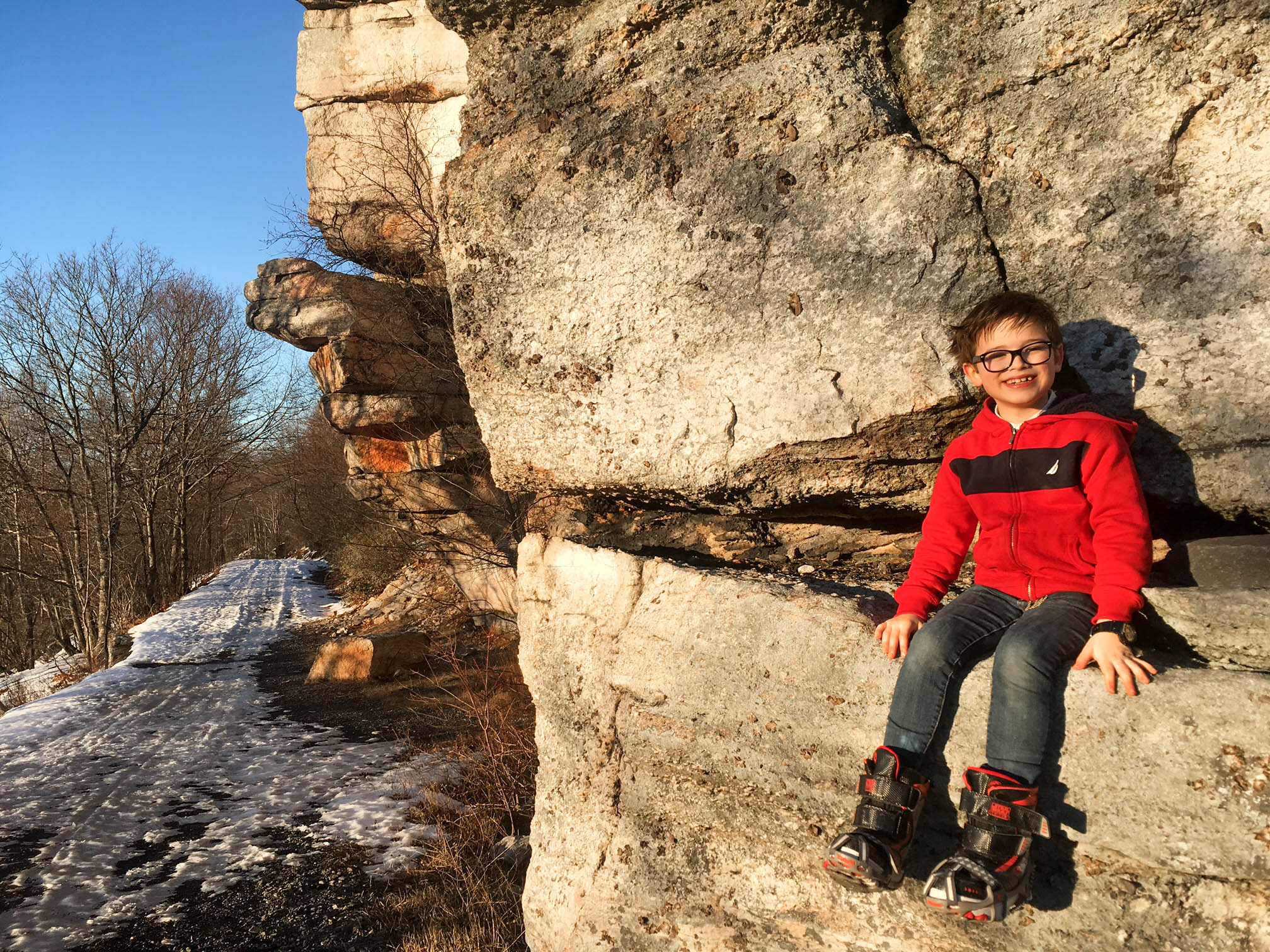 christmas-hiking-in-new-york-minnewaska-state-park-sams-point-16