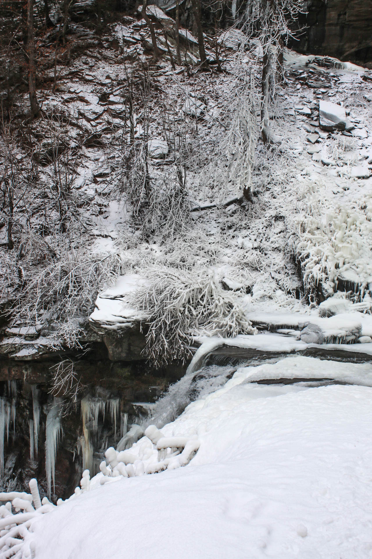 winter-ny-hiking-and-ice-climbing-in-the-catskills-kaaterskill-falls-12