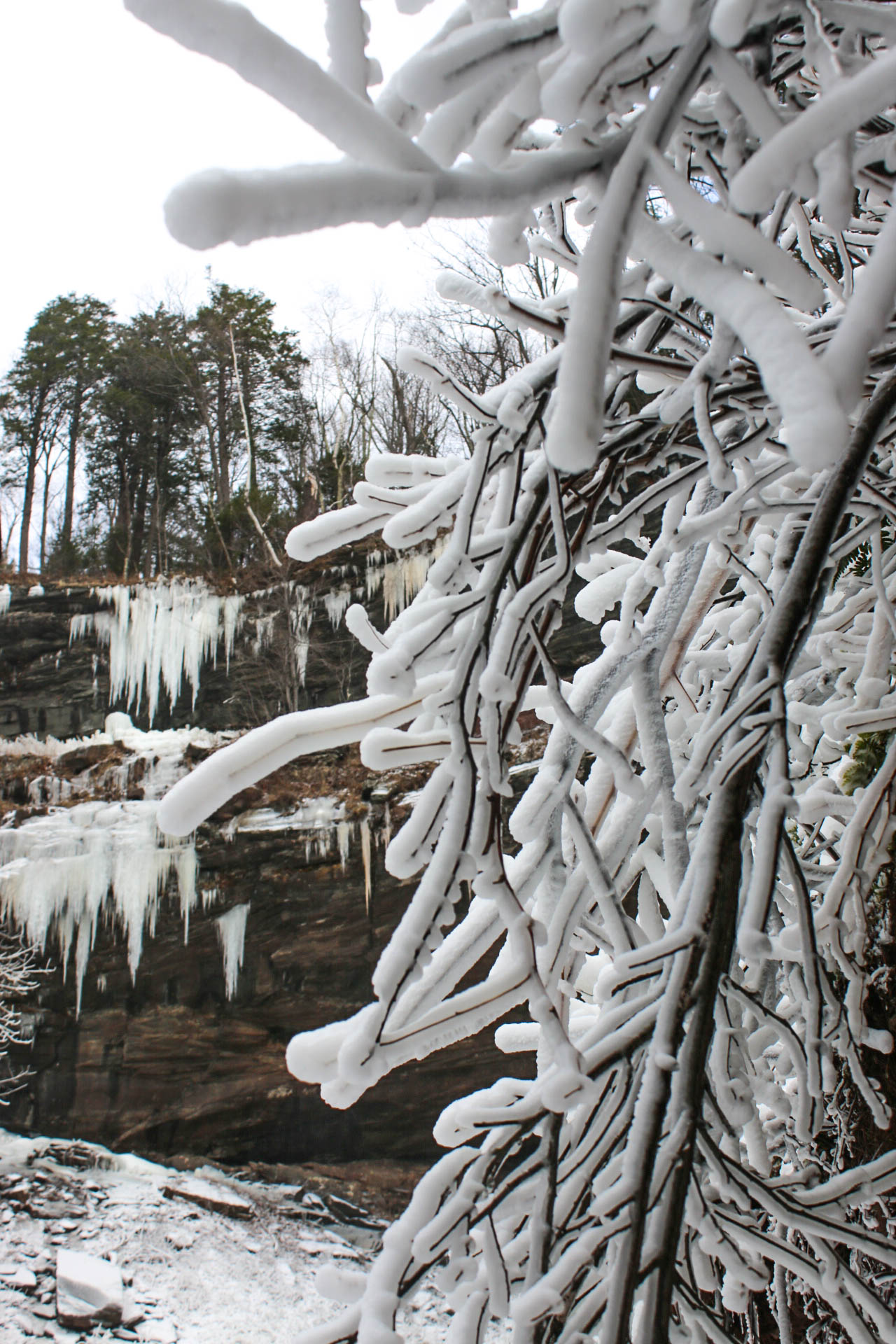 winter-ny-hiking-and-ice-climbing-in-the-catskills-kaaterskill-falls-13