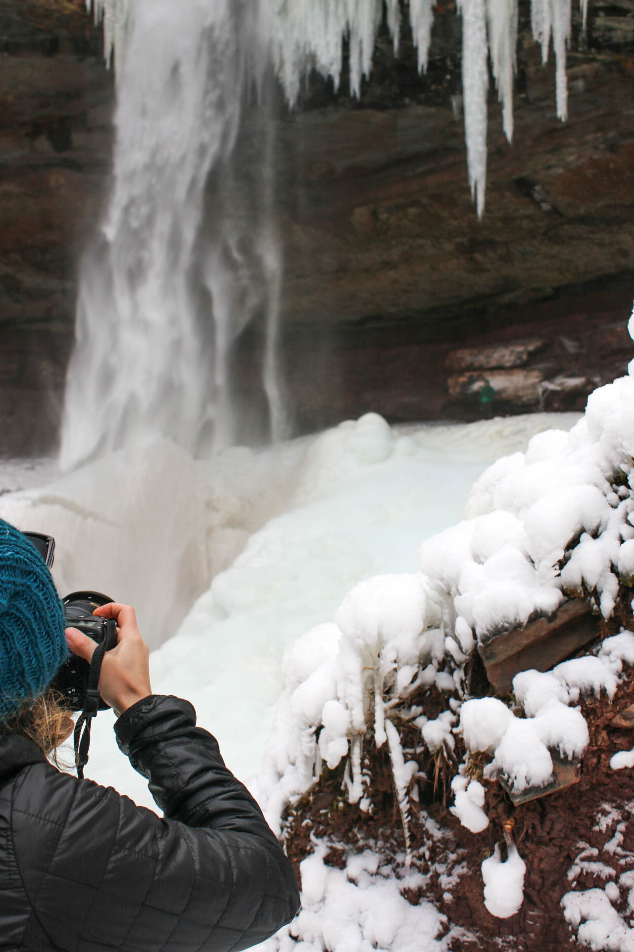 winter-ny-hiking-and-ice-climbing-in-the-catskills-kaaterskill-falls-16