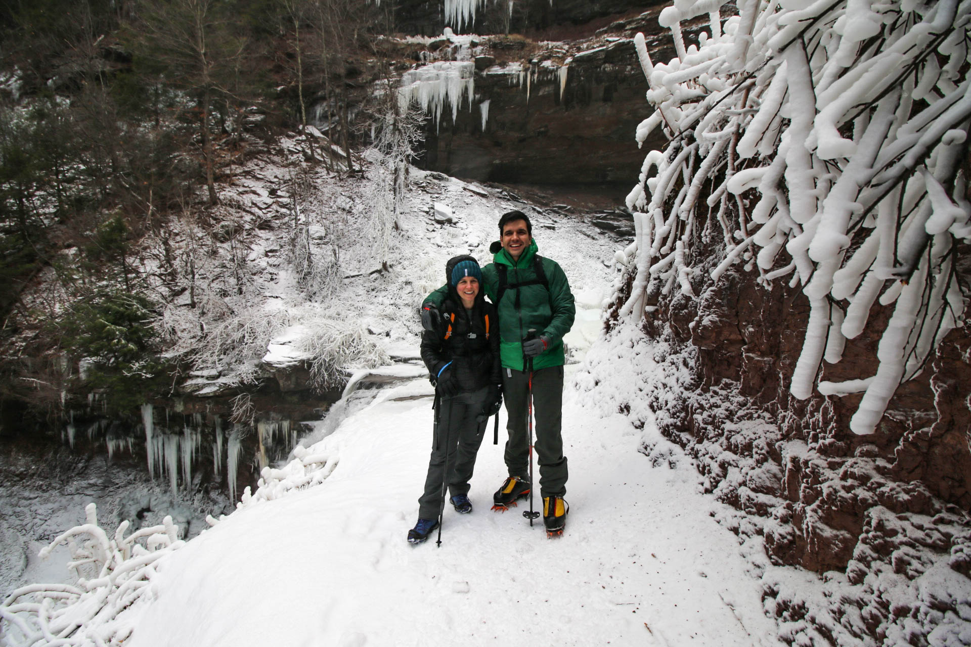 winter-ny-hiking-and-ice-climbing-in-the-catskills-kaaterskill-falls-19