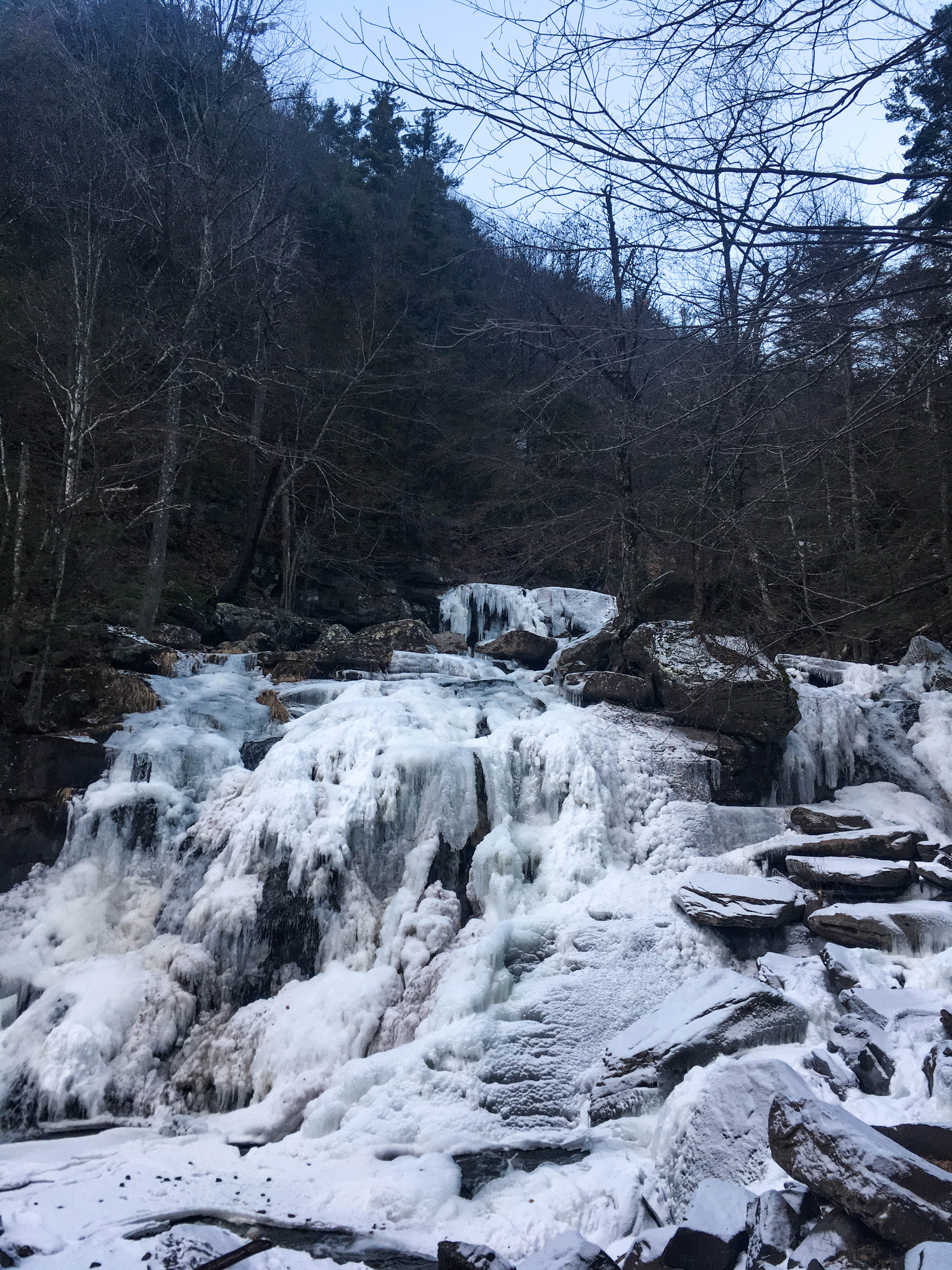 winter-ny-hiking-and-ice-climbing-in-the-catskills-kaaterskill-falls-23