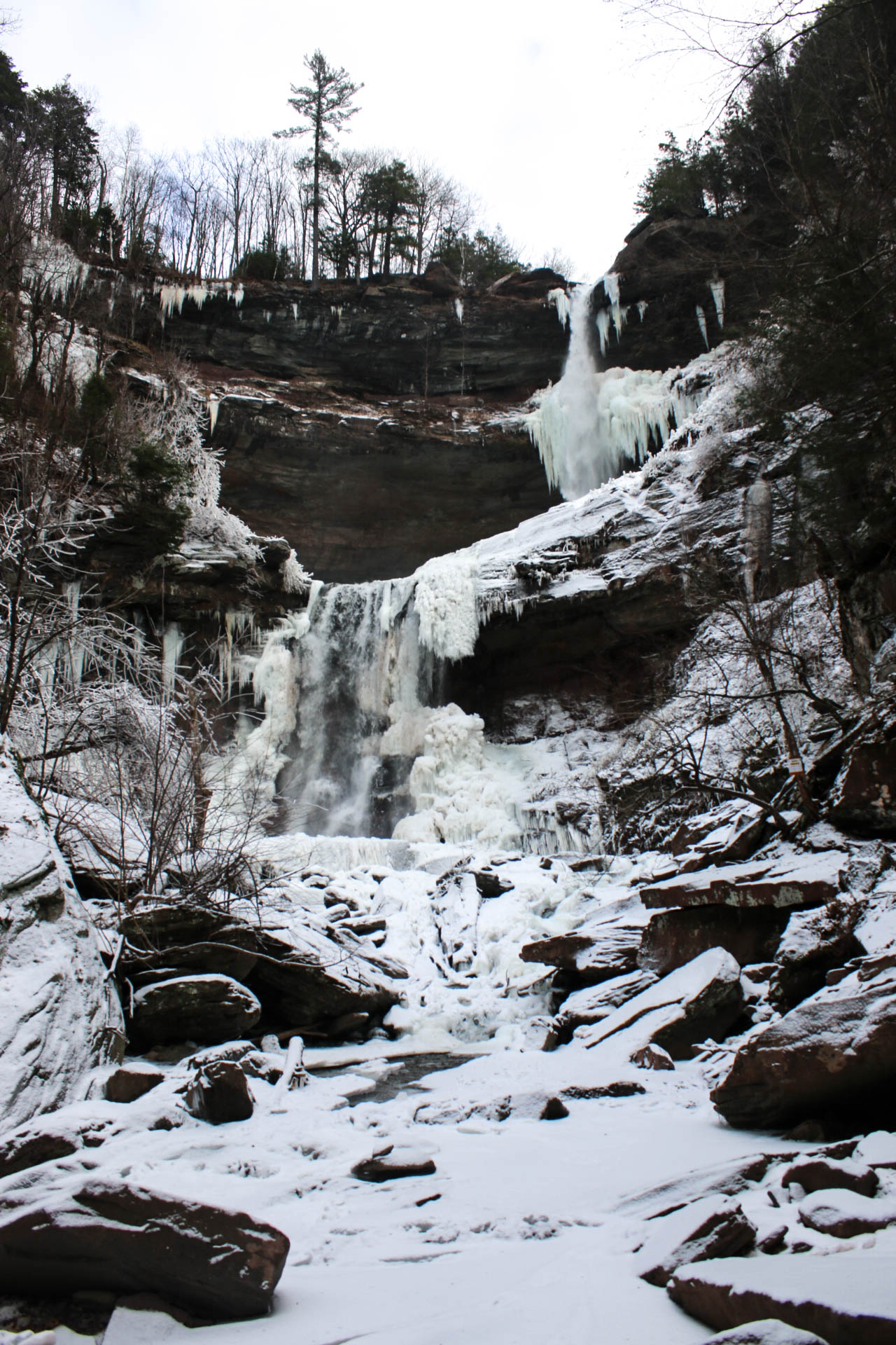 winter-ny-hiking-and-ice-climbing-in-the-catskills-kaaterskill-falls-6