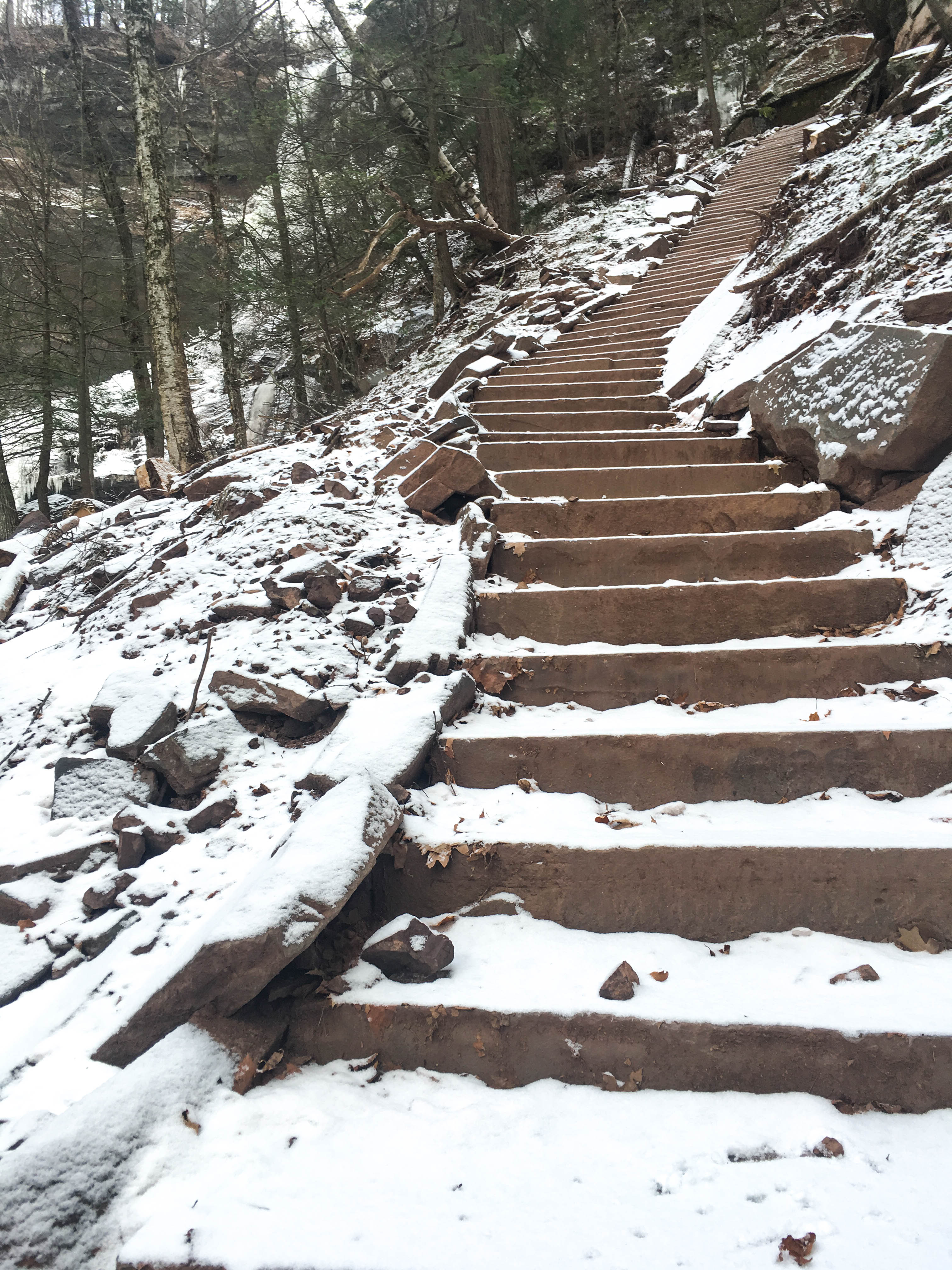 winter-ny-hiking-and-ice-climbing-in-the-catskills-kaaterskill-falls-9