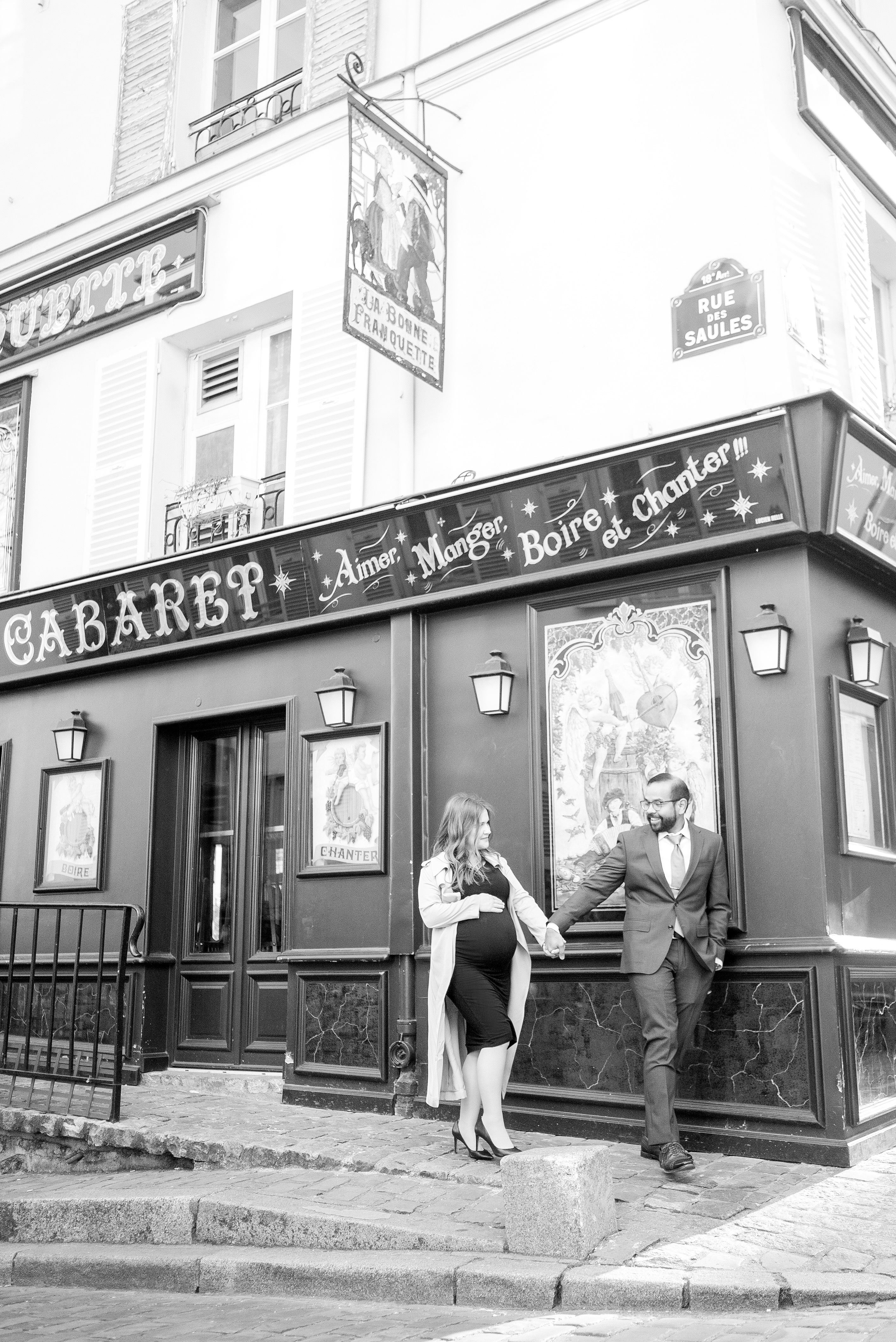 spring babymoon in Paris Monmartre Cabaret maternity shoot April 2018