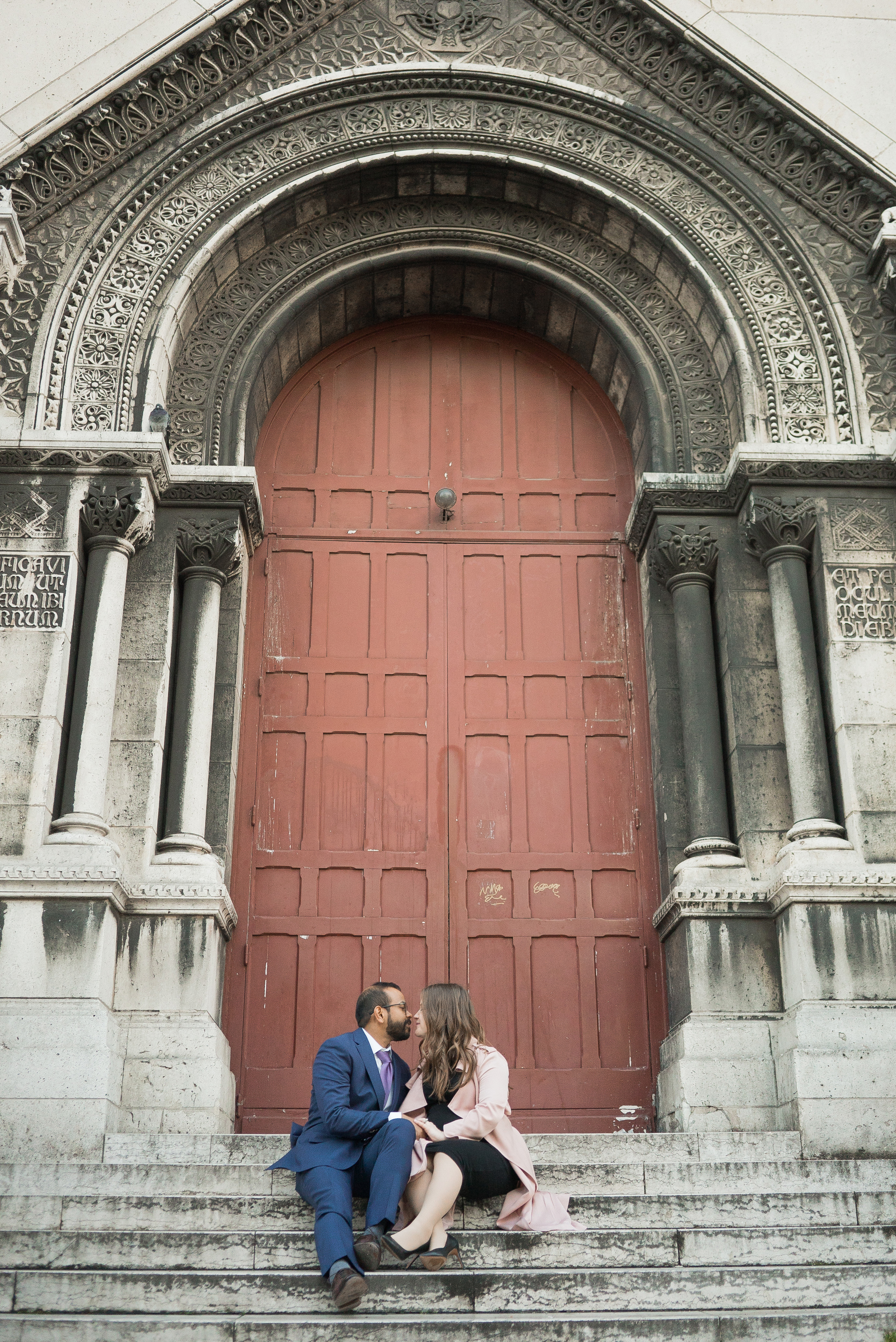 spring babymoon in Paris Sacré-Cœur April 2018 romantic maternity shoot